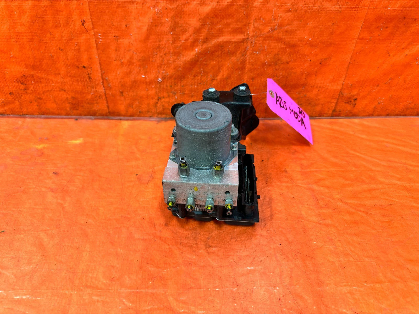 09 15 INFINITI G37 CONVERTIBLE   ABS PUMP ANTI SKID LOCK ACTUATOR VSA MODULATOR1