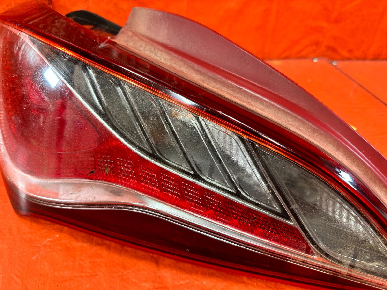 13 16 HYUNDAI GENESIS COUPE   DRIVER LEFT TAIL LIGHT LAMP   OEM FACTORY #2992