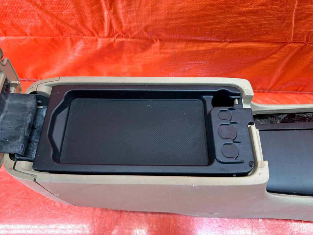 04 08 ACURA TSX   ARM REST / CENTER CONSOLE STORAGE COMPARTMENT BIN TAN OEM #19617