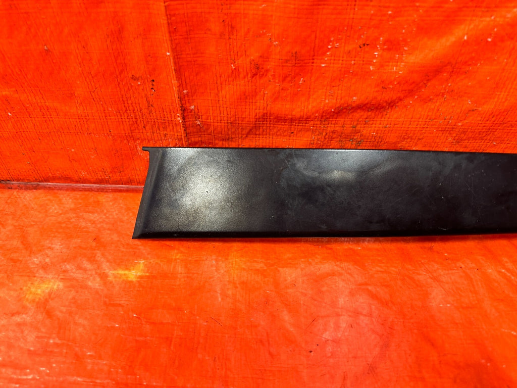96 00 HONDA CIVIC   SEDAN   PASSENGER RIGHT FRONT DOOR SASH TRIM MOLDING OEM 2971