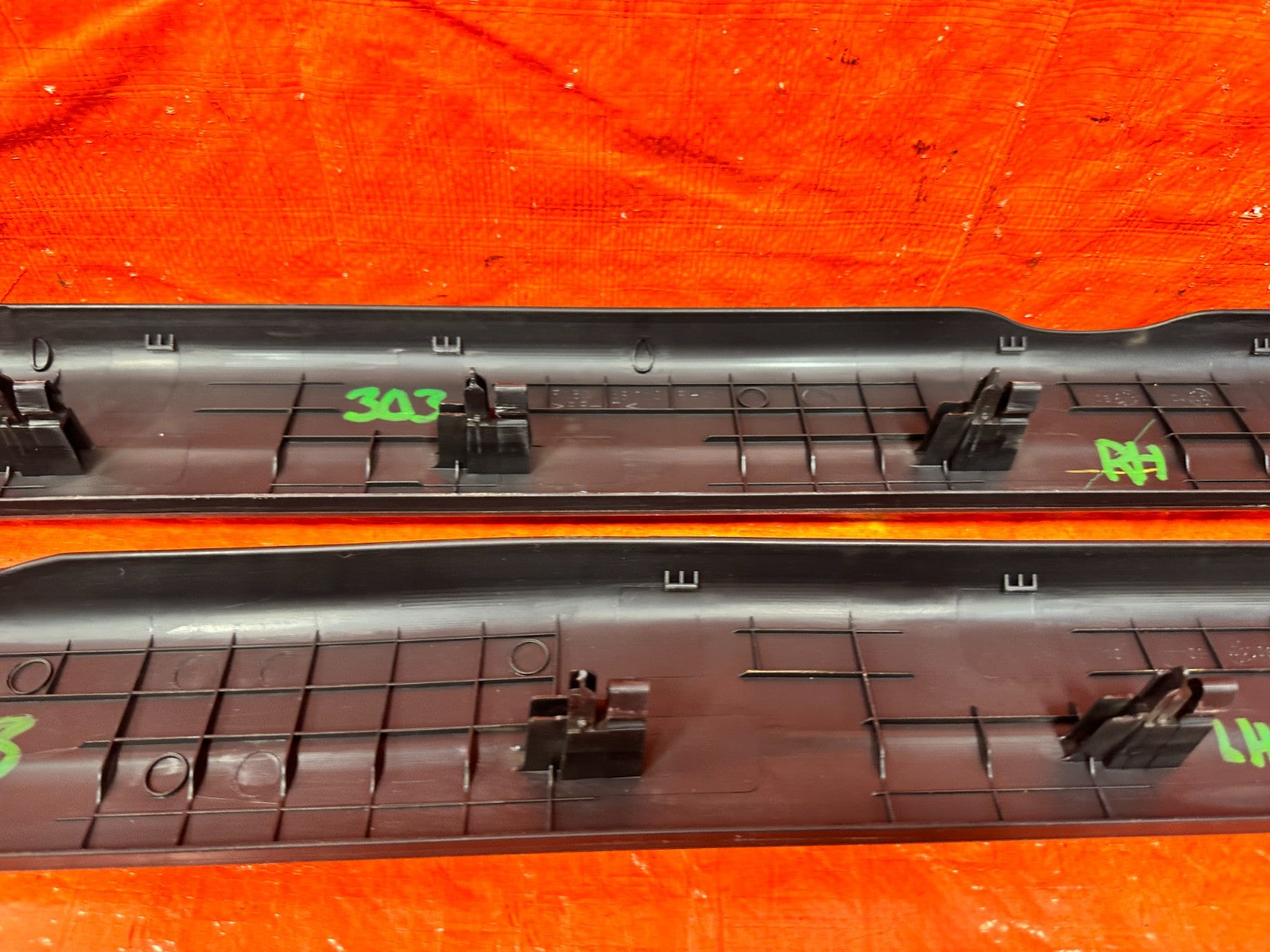 09 11 MAZDA RX8 RX 8   LEFT AND RIGHT FLOOR PILLARS SCUFF PLATE SET   OEM 3037