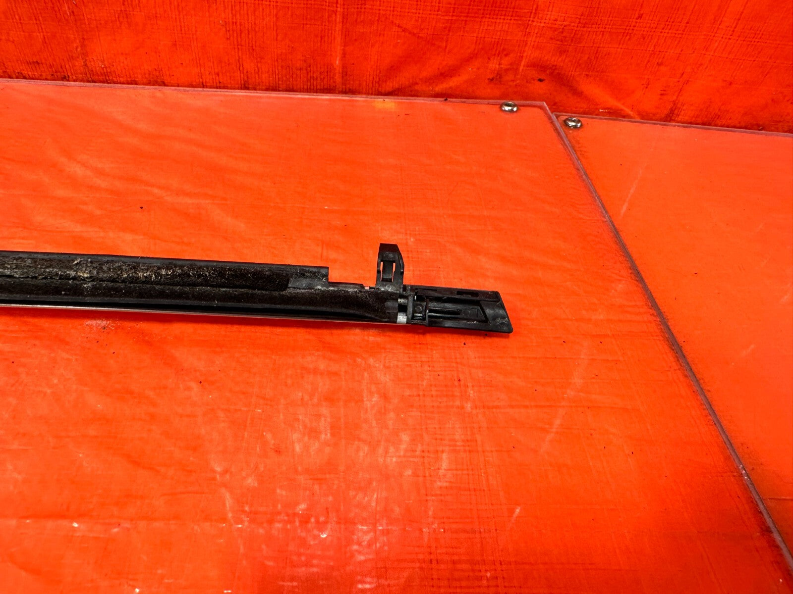 04 08 ACURA TSX   RIGHT REAR EXTERIOR WINDOW GLASS TRIM   OEM FACTORY #2758